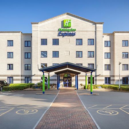 Holiday Inn Express Poole, An Ihg Hotel Buitenkant foto