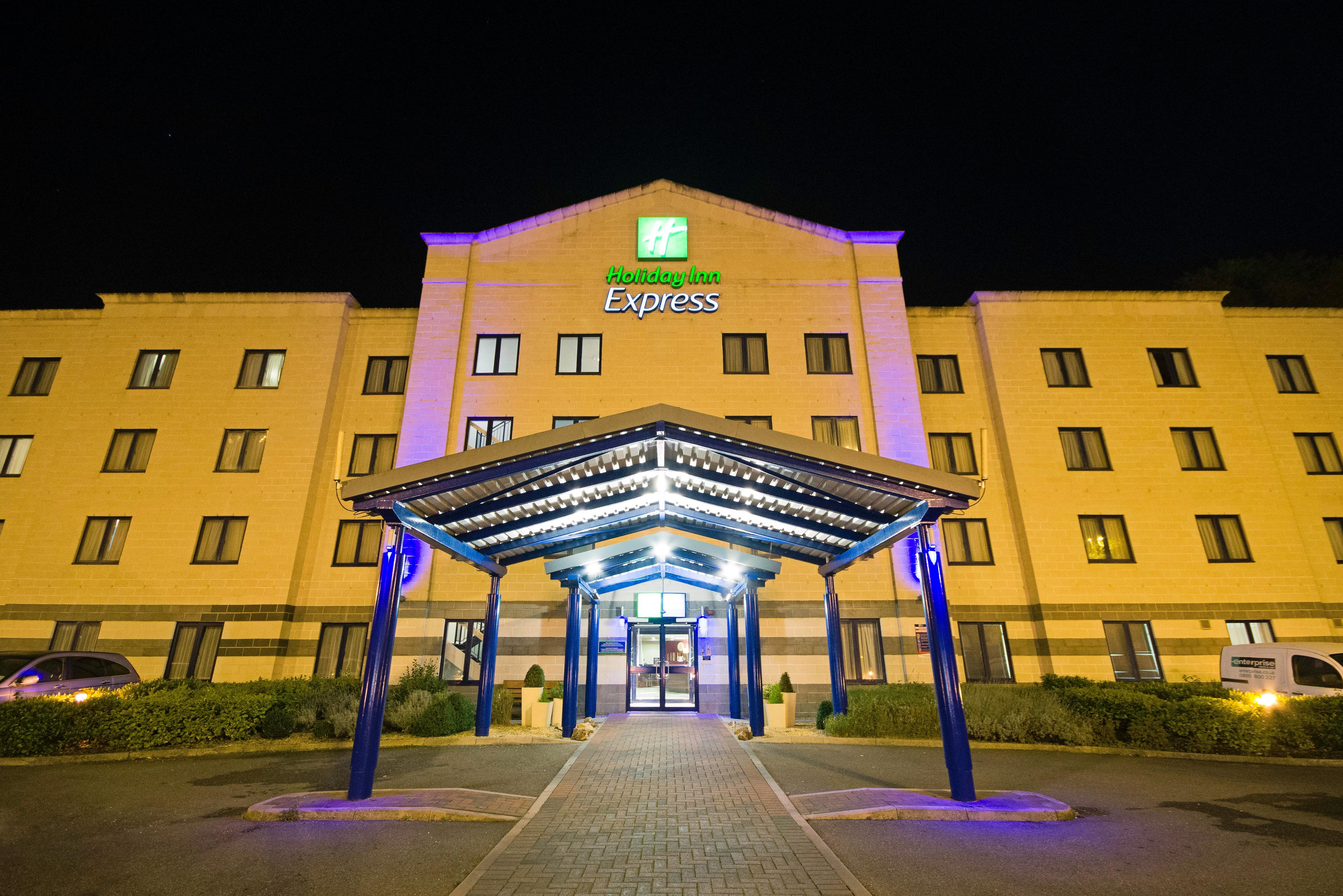 Holiday Inn Express Poole, An Ihg Hotel Buitenkant foto