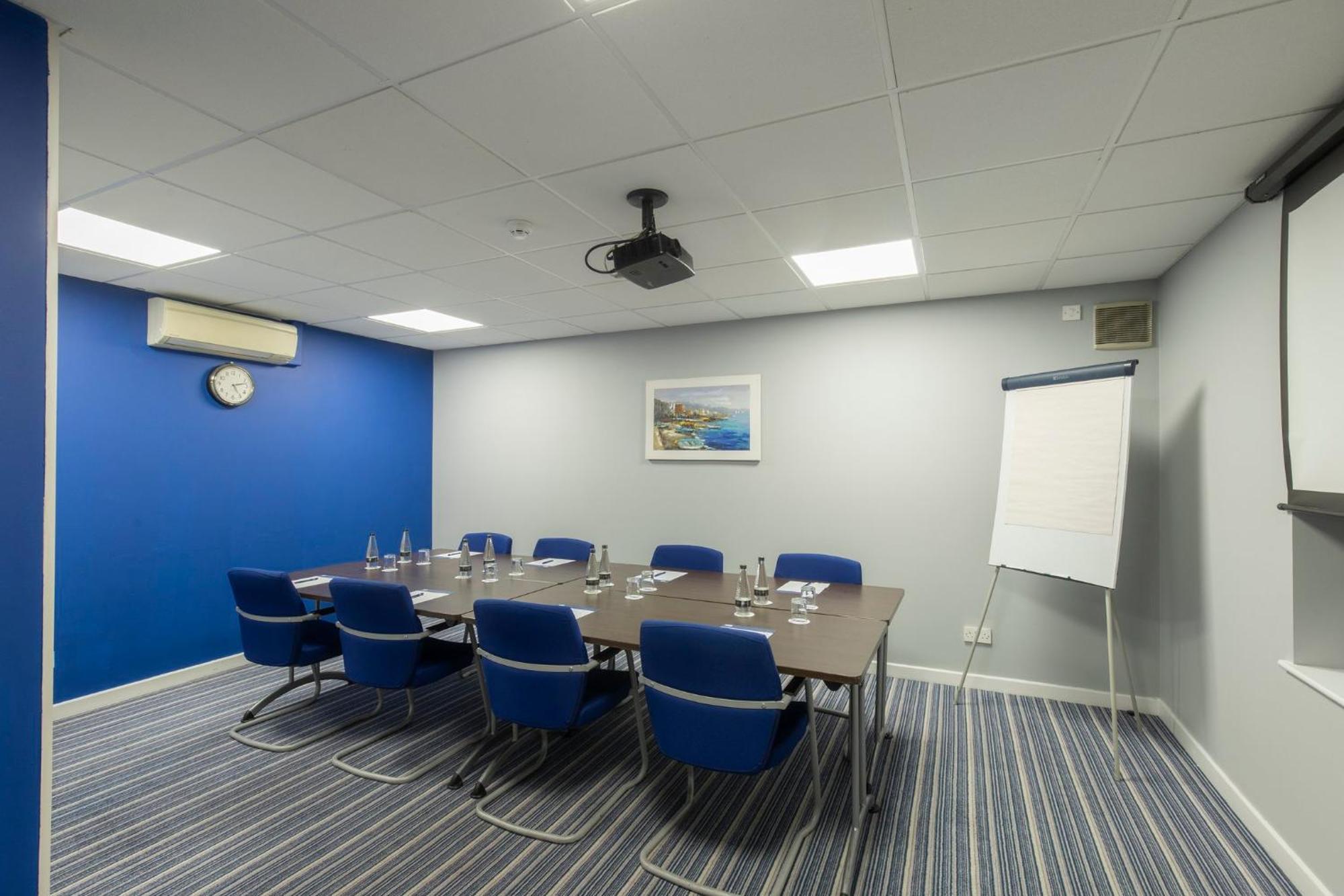 Holiday Inn Express Poole By Ihg Buitenkant foto