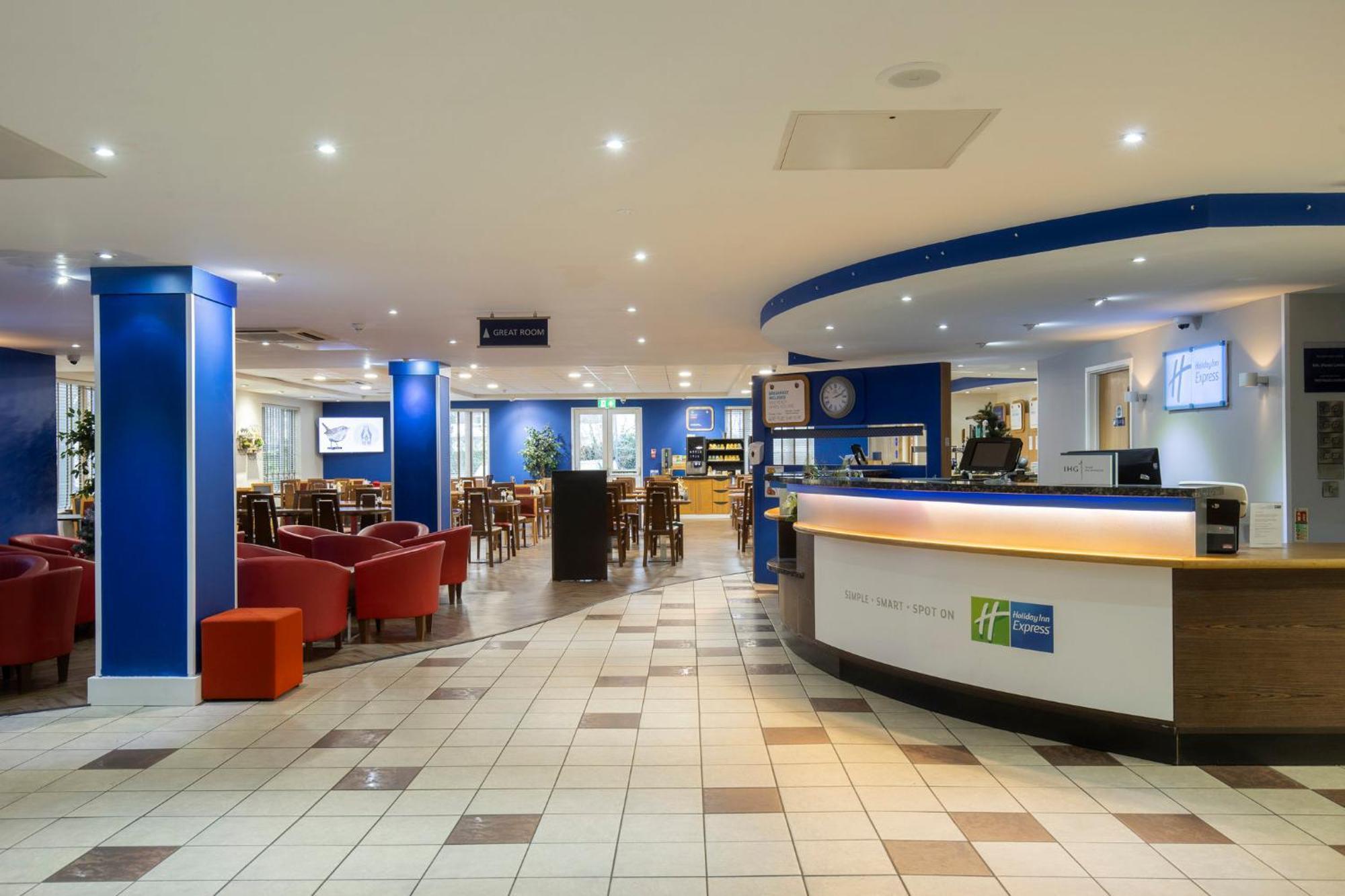 Holiday Inn Express Poole By Ihg Buitenkant foto