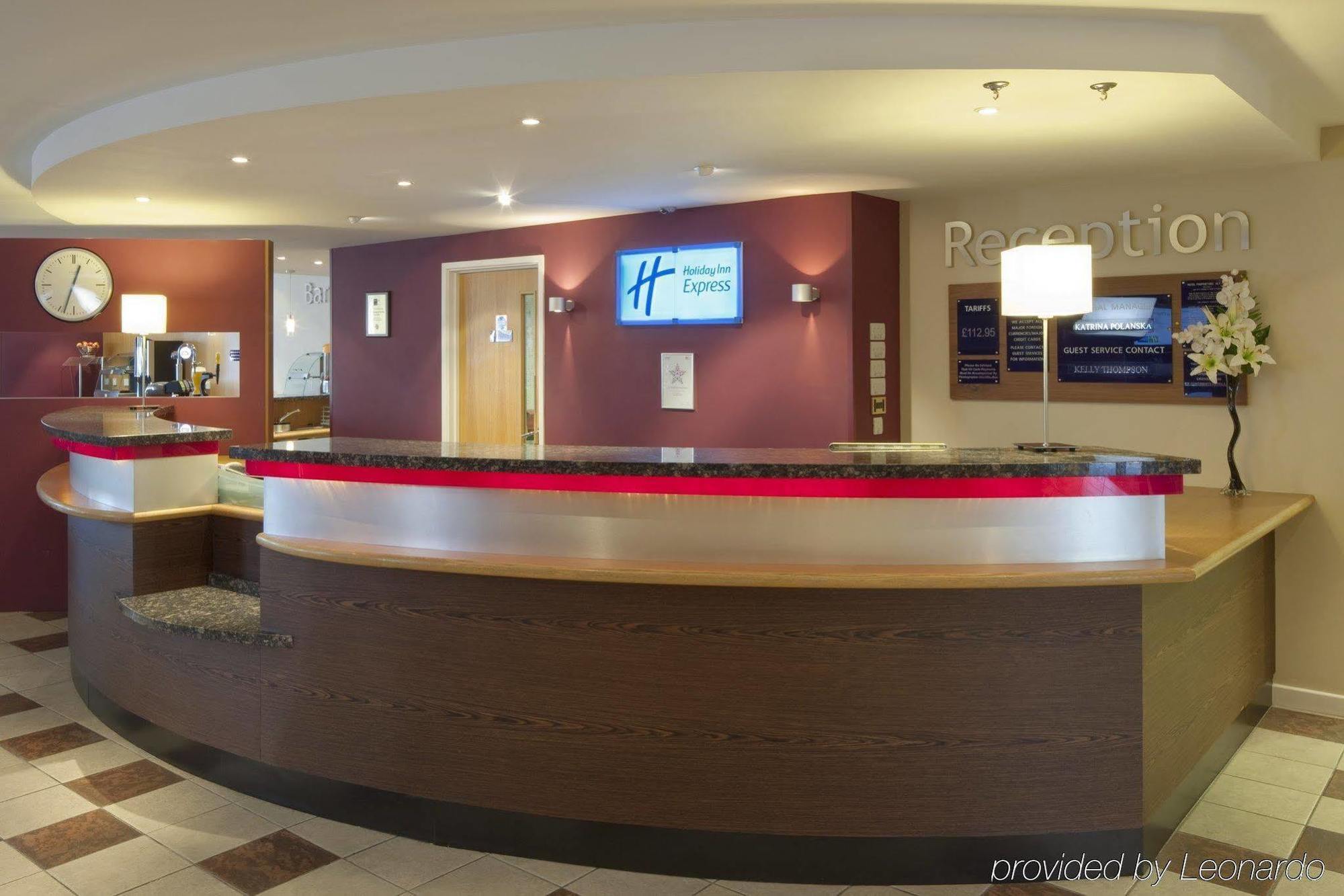 Holiday Inn Express Poole, An Ihg Hotel Buitenkant foto