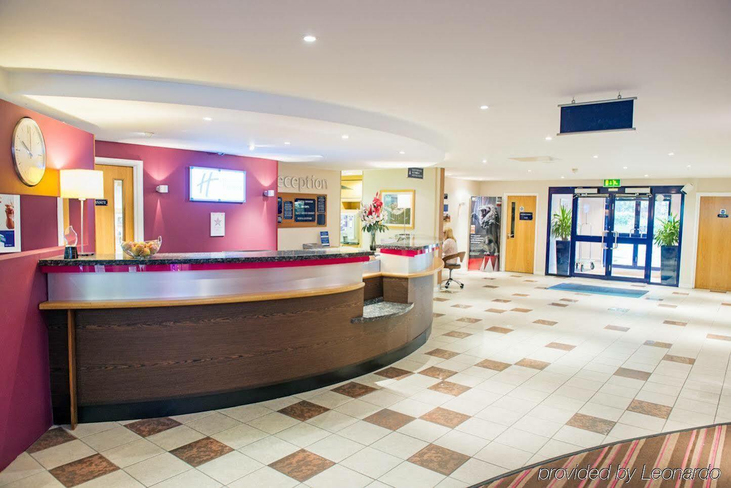 Holiday Inn Express Poole, An Ihg Hotel Buitenkant foto